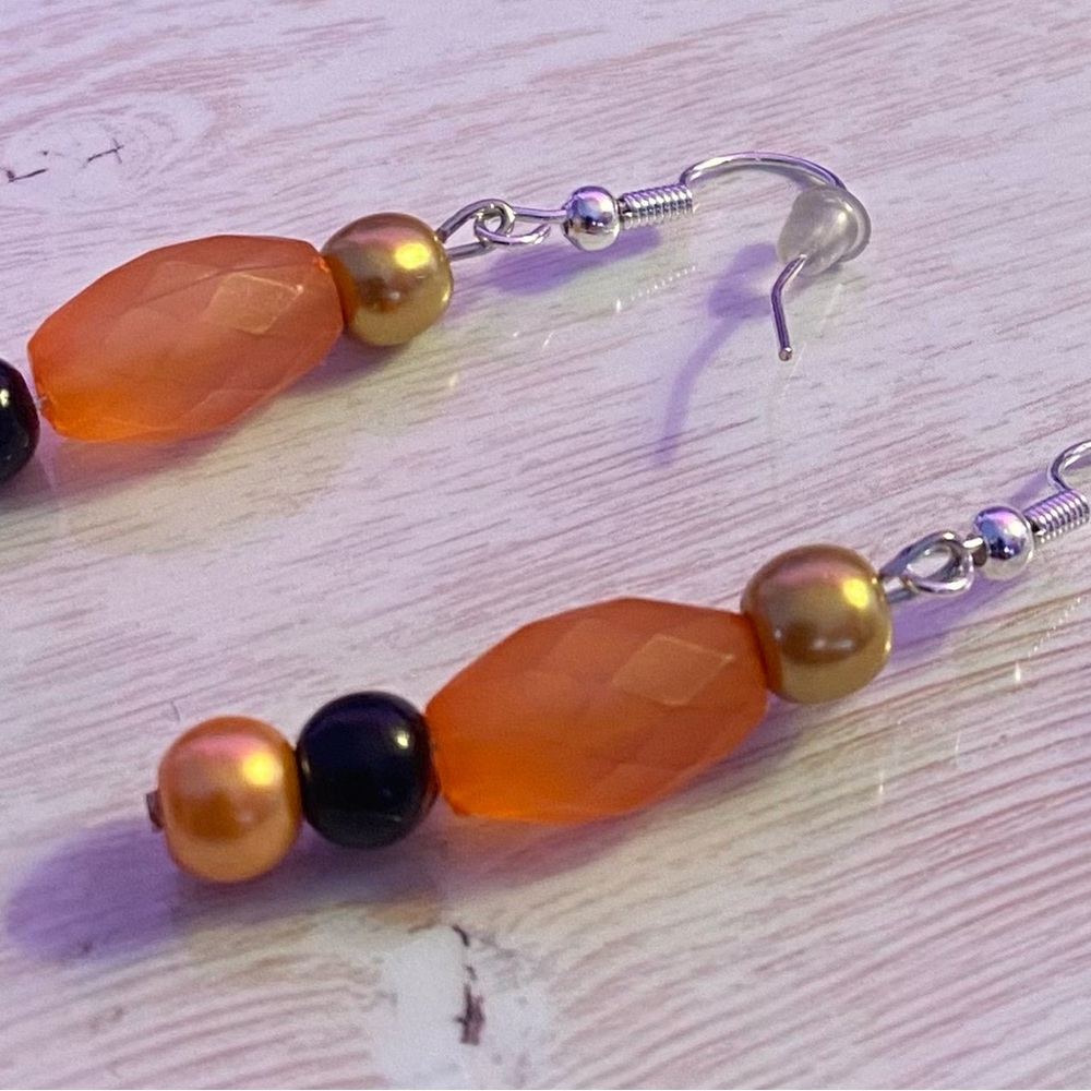 Orange earring - Picture 7 of 7